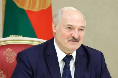 Лукашенко разрешил силовикам использовать боевую технику против митингующих