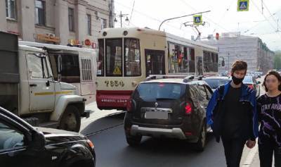 В центре Петербурга потухли здания и встали трамваи из-за аварии на сетях