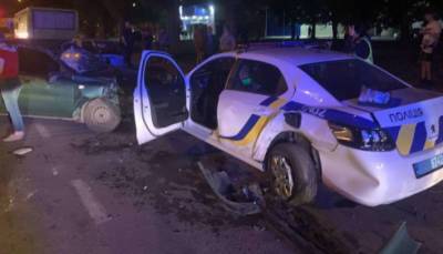 В Полтаве пьяный водитель протаранил автомобиль полиции