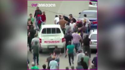 В Дманиси митингующие прорвали полицейский кордон