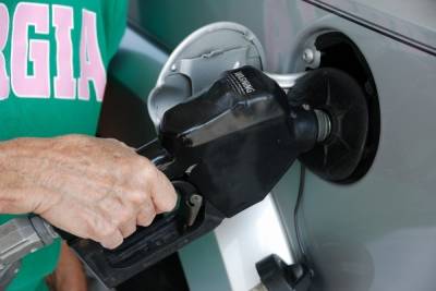 За год цены на бензин в Псковской области подскочили на 5,6%