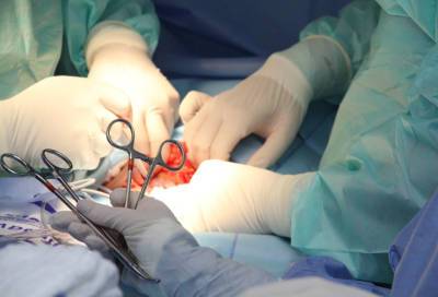 Новосибирские хирурги впервые в мире провели уникальную операцию на сердце