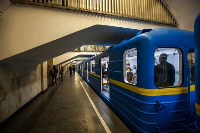 Проезд в Киевском метро подорожает из-за коррупции до 12 грн...