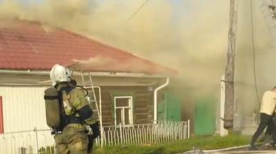 В Тюмени у Воронинских горок горят несколько жилых домов