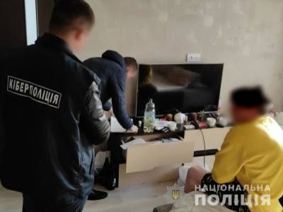 Трое 19-летних украинцев обокрали иностранцев на один млн грн через интернет-банкинг