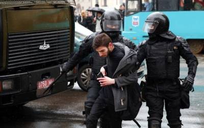 Протесты в Беларуси: силовикам разрешили применять боевую и спецтехнику