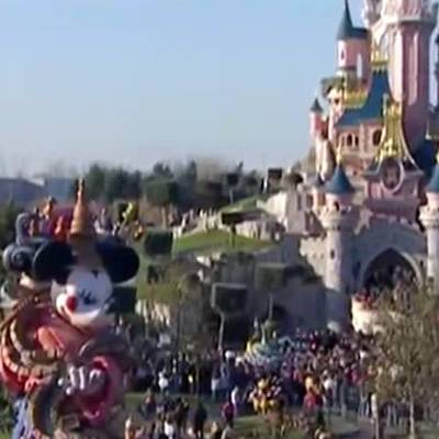 Парижский Disneyland возобновит работу через месяц