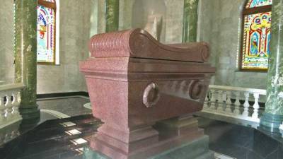Як у Наполеона: на Чернігівщині відомий латифундист збудував собі мавзолей за 3 мільйони долларів