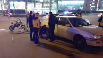 В Новосибирске подросток без прав на мотоцикле сломал в ДТП ноги