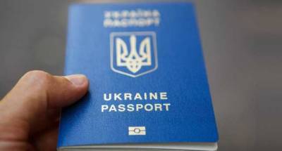«Украина, иди в ж@пу!»: женщина выкинула паспорт из-за невозможности улететь в Стамбул