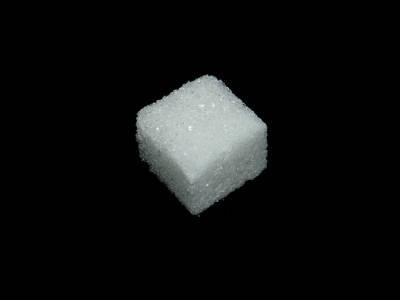 «Ведомости»: Производителям сахара неофициально рекомендовали сдерживать цены до осени