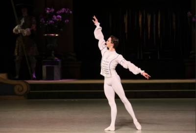 Солист балета Мариинского театра впал в кому после падения с самоката