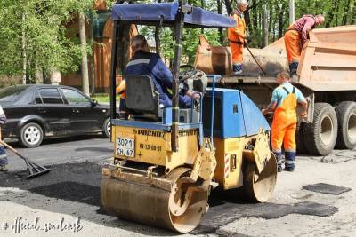 В Смоленске продолжается ежедневный ямочный ремонт дорог