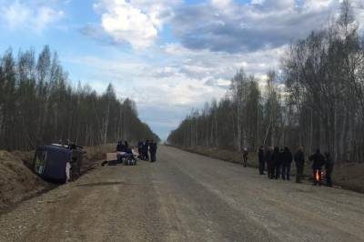 В Хабаровском крае опрокинулся автобус, пострадали две пассажирки