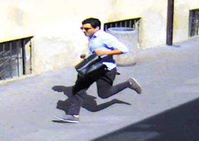 В Праге разыскивают дерзкого грабителя: видео