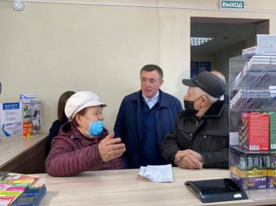 Валерий Лимаренко осмотрел в Поронайске новое почтовое отделение