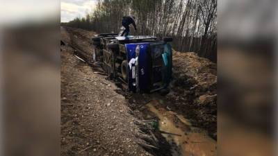 В Хабаровском крае перевернулся автобус с двадцатью вахтовиками