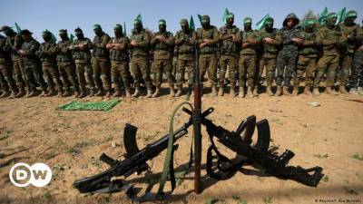 ХАМАС продолжает обстрелы Израиля. Что это за группировка, и кто ее поддерживает?