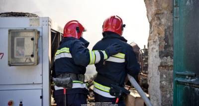 Пожар в Тбилиси - на проспекте Пекина горит общежитие беженцев