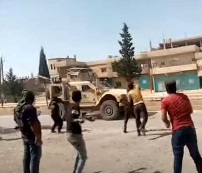 Американские «освободители» Сирии подверглись каменному обстрелу со стороны местных жителей