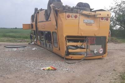 В Тбилисском районе Кубани школьный автобус попал в ДТП и перевернулся, есть пострадавшие