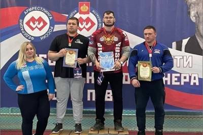 Спортсмены из Серпухова победили на областных соревнованиях по армрестлингу