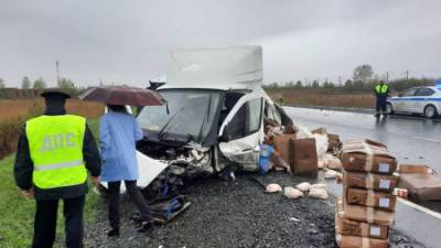 Пятеро погибли в столкновении двух авто в Красноярском крае - ФОТО