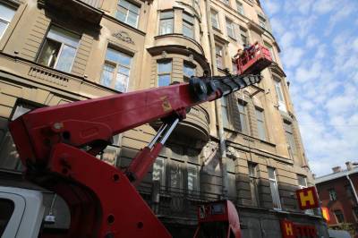 Исторические дома в центре Петербурга лишатся 33 балконов
