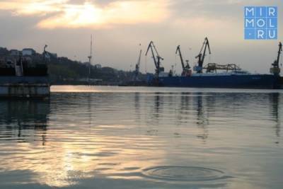 В порту Махачкалы проведут ремонт причала для паромов - mirmol.ru - респ. Дагестан - Махачкала