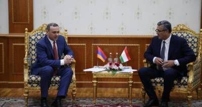 Григорян и Махмудзода обсудили ситуацию на границе Армении