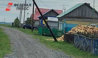 Десять сел Тобольского района остаются без электричества после урагана