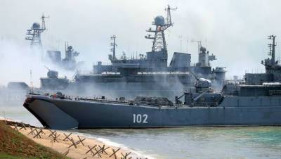 Российские корабли провели в Черном море учения после прибытия корабля Британии