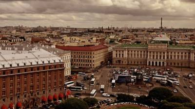 Петербург оказался в тройке городов с самыми буйными туристами