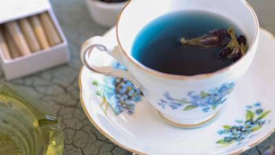 Попробуйте синий чай — он спасет кожу от сухости и убережет вас от стресса