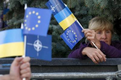 Результаты опроса показали, что вступление в НАТО и ЕС поддерживает половина украинцев