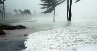 Скорость ветра — до 175 км/ч: на Индию обрушился мощный циклон
