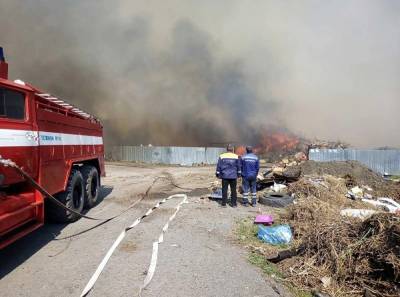 В Челябинской области загорелся мусорный полигон