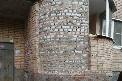 В Рязани в жилом многоквартирном доме обвалился фасад