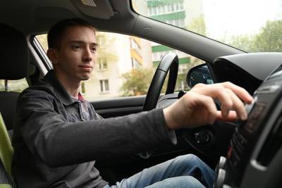 Дмитрий Славнов - Автоэксперт рассказал, как не простудиться от кондиционера в машине - vm.ru - Москва