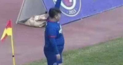 Китайский миллиардер купил футбольный клуб и обязал ставить в состав сына: паренек весит 126 кг