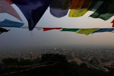 Зеленский поручил вернуть домой застрявших в Непале украинцев