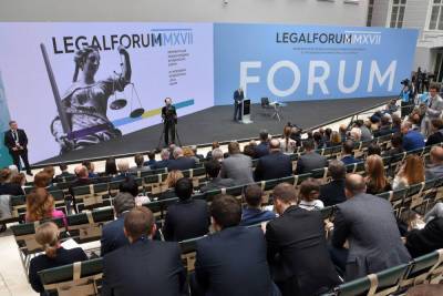 В Петербурге стартовал Международный юридический форум