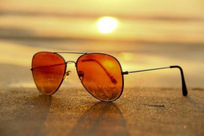 Офтальмолог рассказала, как выбрать безопасные солнечные очки