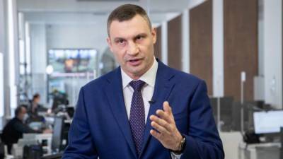 Силовики нагрянули с обысками в подъезд Виталия Кличко