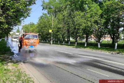 Дважды в день поливают улицы Владимира из-за жары