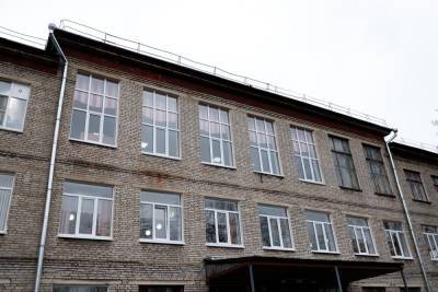 Почти 1,5 тысячи педагогов работают в муниципальных школах Пскова