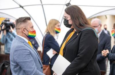 Попытки закрепить однополые браки нарушили бы Конституцию – советник президента Литвы