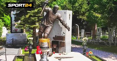Чемпион КХЛ привез кубок на могилу Черепанова. Чинахов попрощался с «Авангардом» и уезжает в Америку