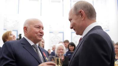 Деятели культуры просят Путина назвать площадь в Москве в честь Лужкова
