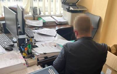 На Харьковщине сотрудник налоговой за $50 тысяч хотел повлиять на коллегу